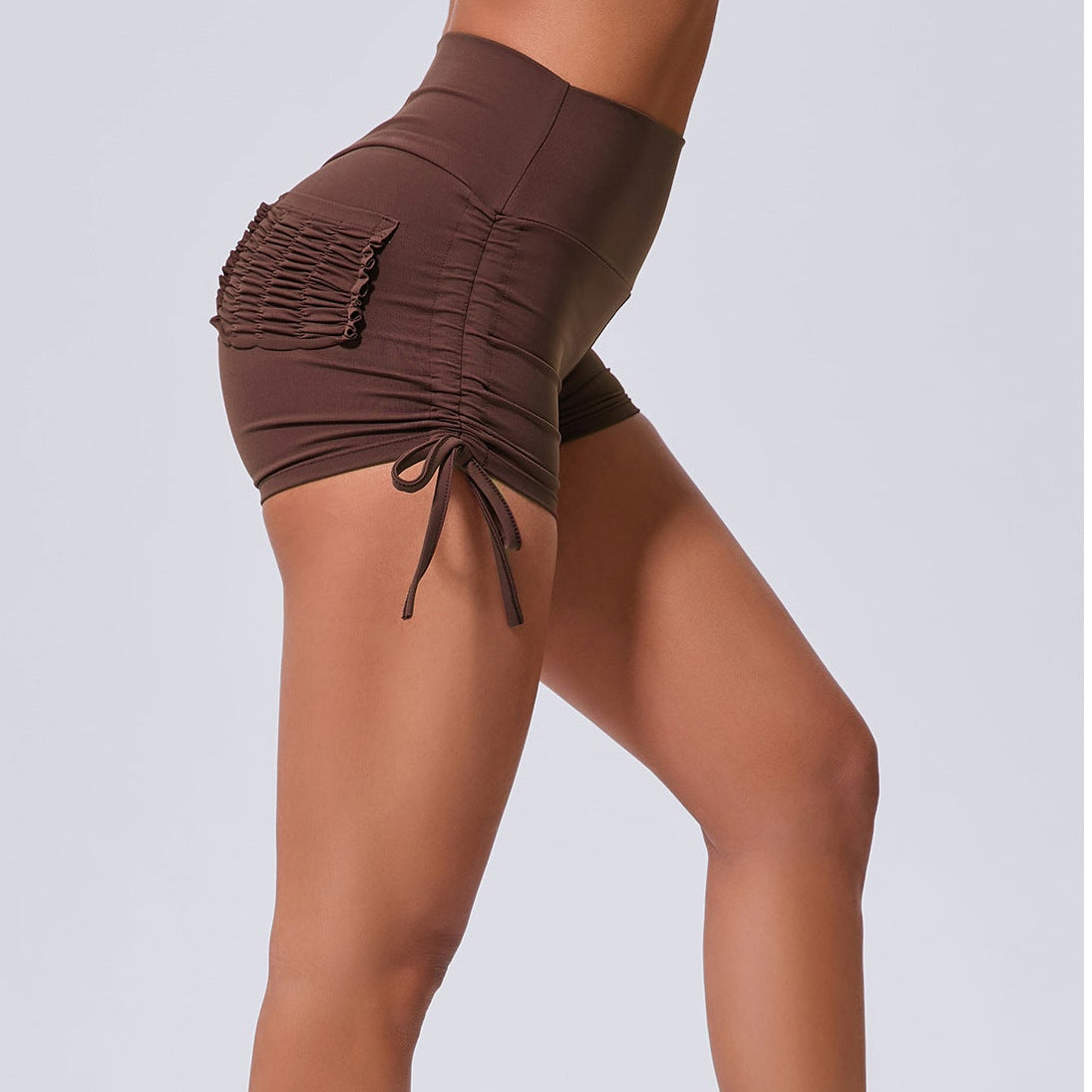 Lavi Collection - SHORTS mit hohem und V-förmigem Bund über dem Gesäß