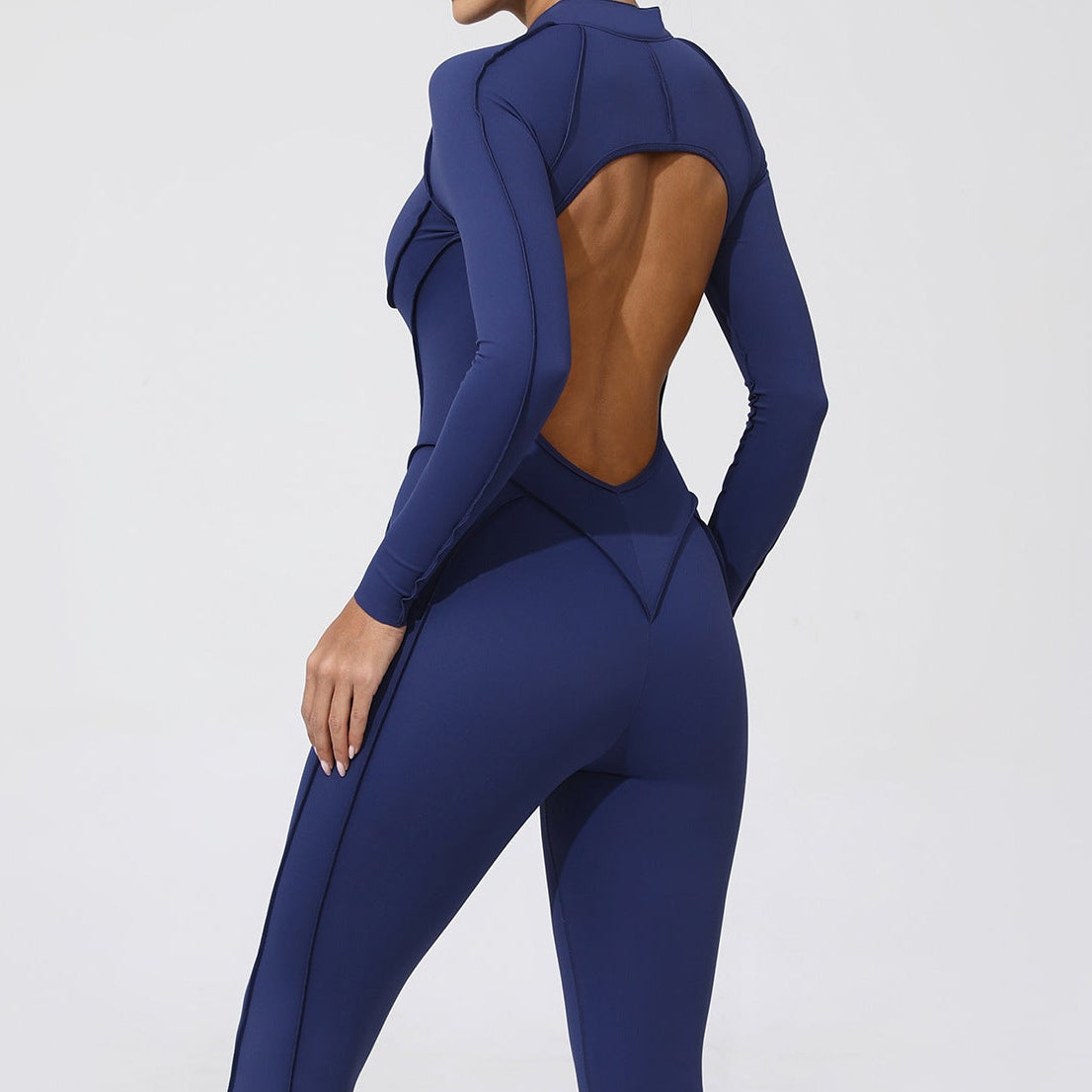 Jumpsuit mit offenem Rücken und Push-Up-Effekt aus der Lavi Passion Kollektion.