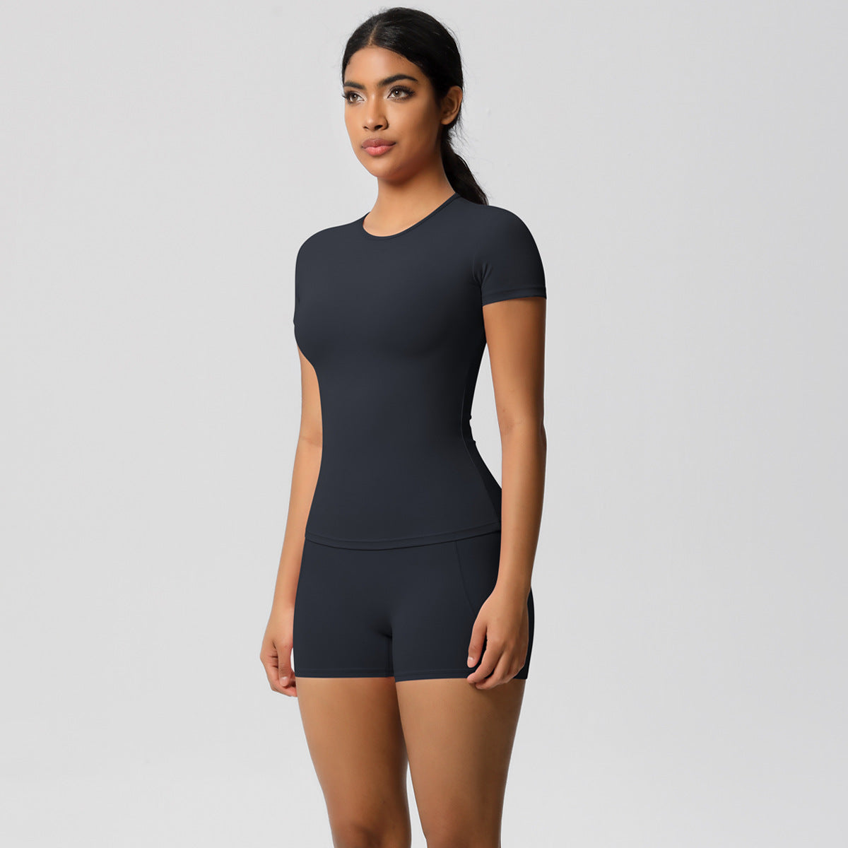 T-Shirt- und Shorts-Set aus der Lavi-Kollektion.