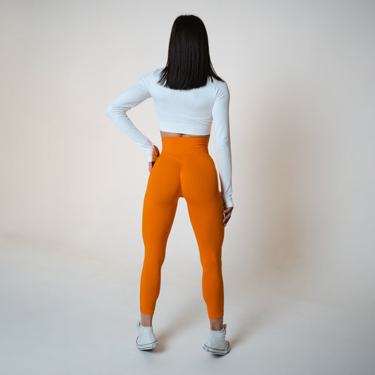 Lavi Harmony Collection - Orangefarbene, glatte Leggings mit hohem, V-förmigem Bund über dem Gesäß