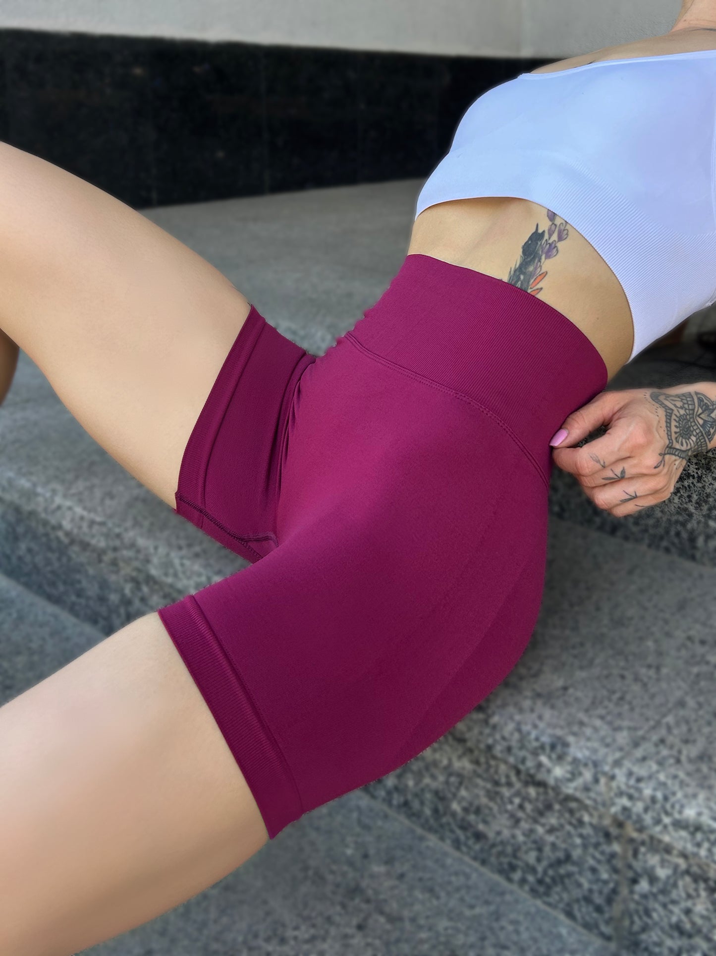 Lavi Gym Harmony Collection – Burgundy Smooth Shorts with High V-Shaped Waistband Above the Glutes