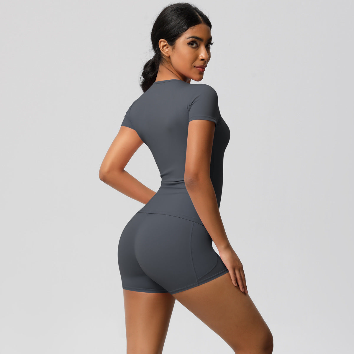 T-Shirt- und Shorts-Set aus der Lavi-Kollektion.