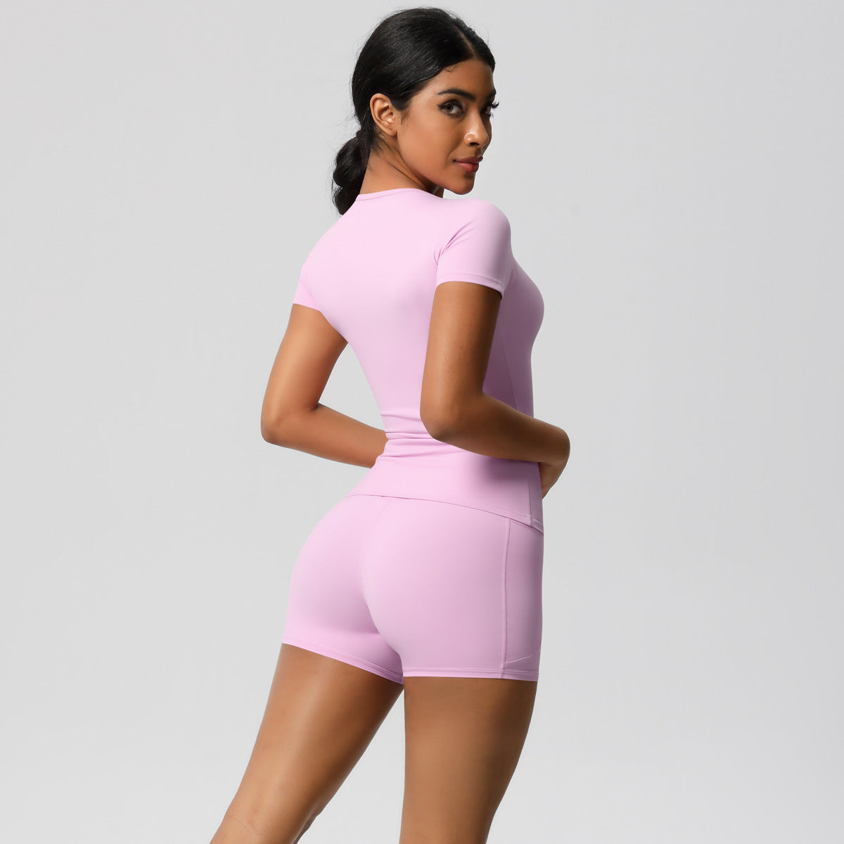 T-Shirt- und Shorts-Set aus der Lavi-Kollektion.