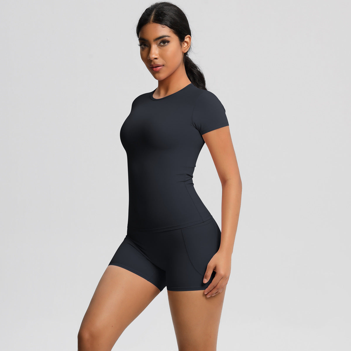 T-Shirt- und Shorts-Set aus der Lavi-Kollektion.