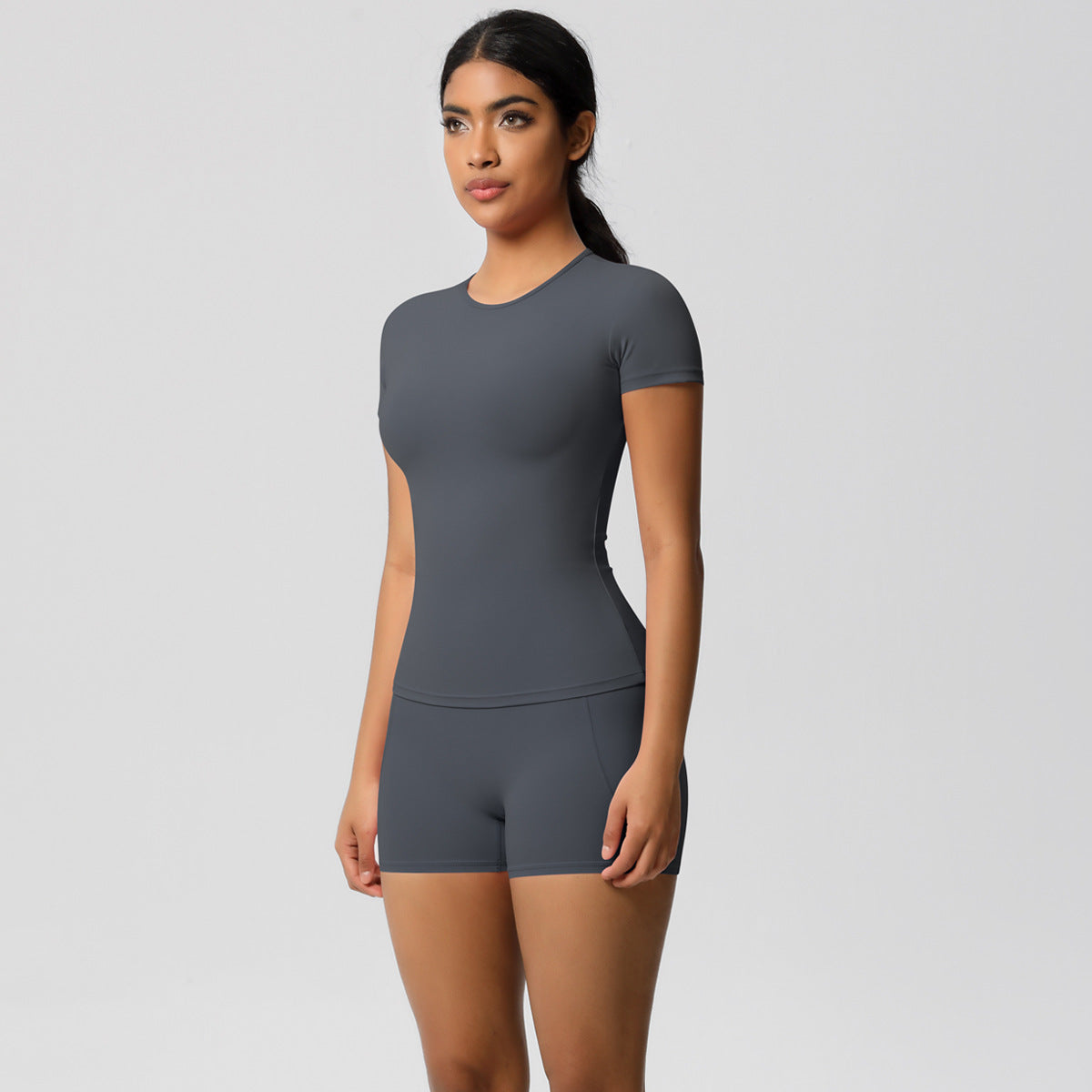 T-Shirt- und Shorts-Set aus der Lavi-Kollektion.