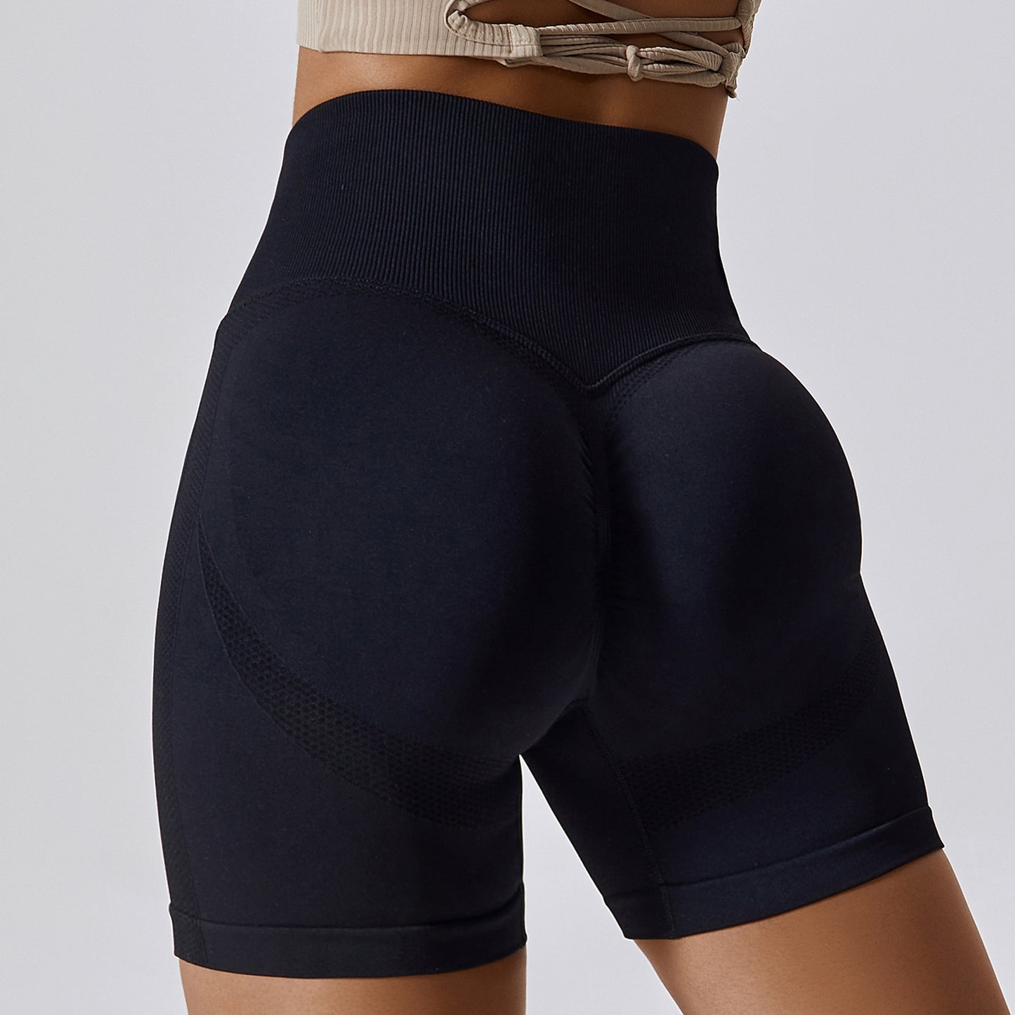 Lavi Collection - SHORTS VITA mit hohem und V-förmigem Bund über dem Gesäß