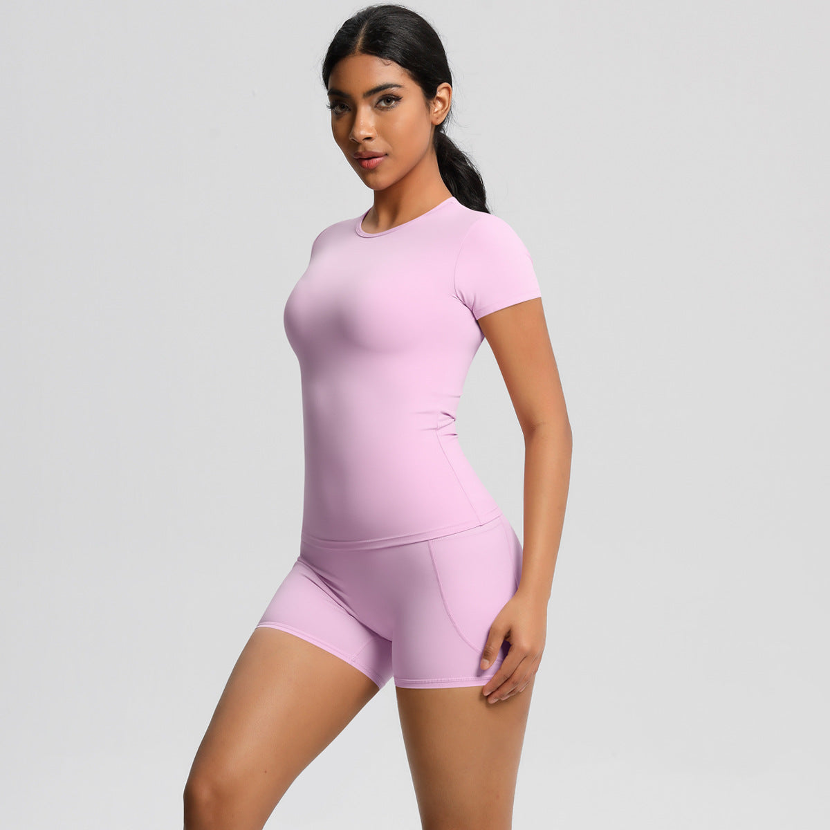 T-Shirt- und Shorts-Set aus der Lavi-Kollektion.