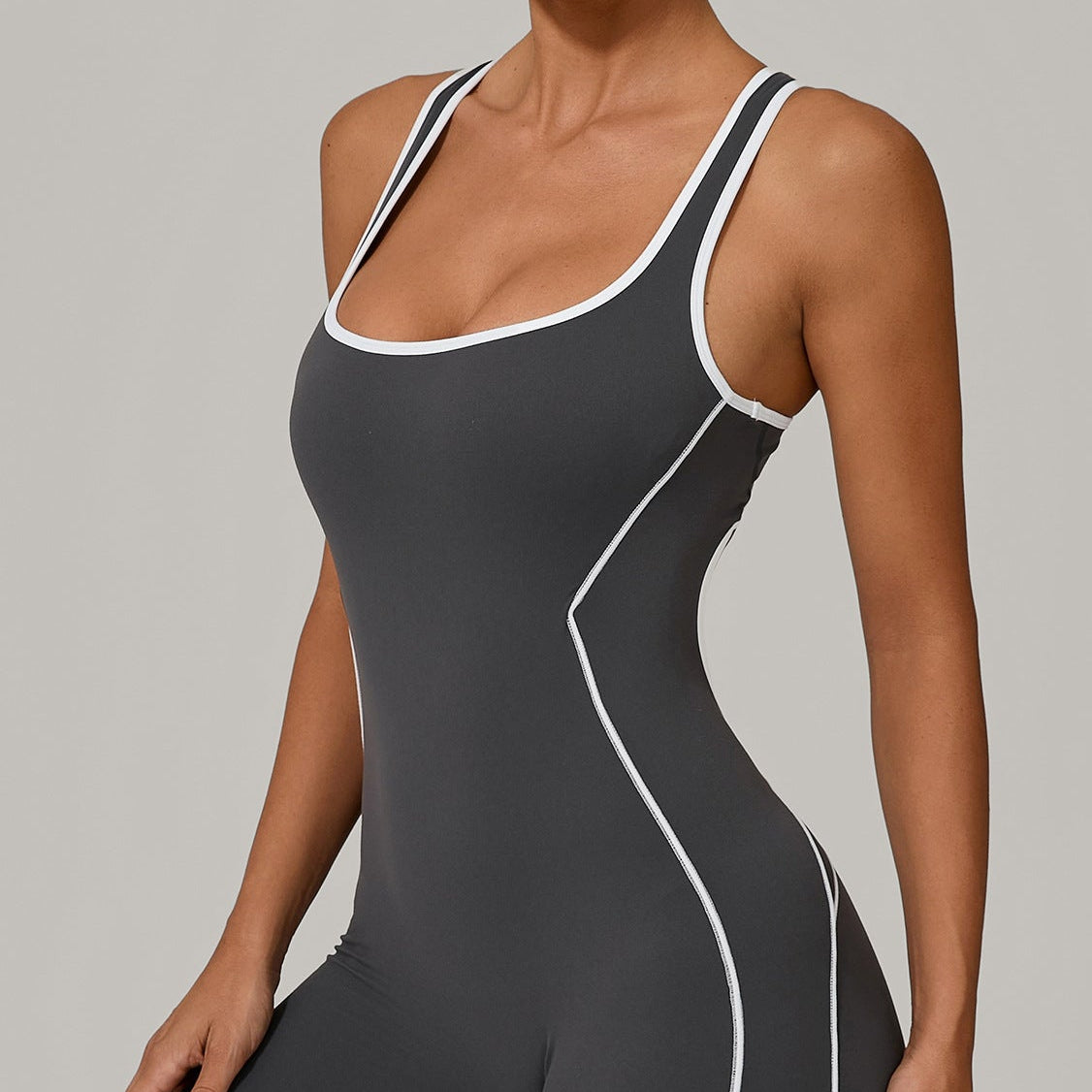 Jumpsuit mit kurzen Ärmeln aus der Lavi Gym Passion Kollektion