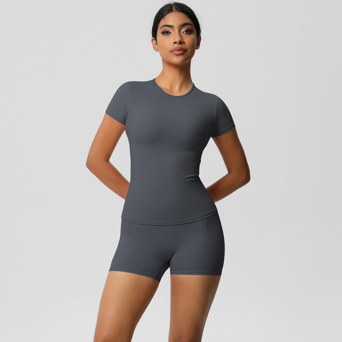 T-Shirt- und Shorts-Set aus der Lavi-Kollektion.