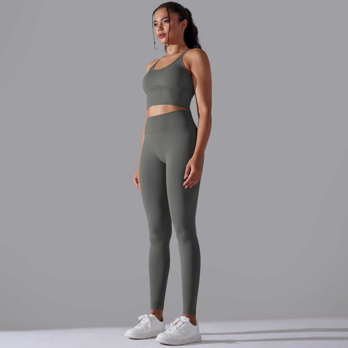 Top- und Leggings-Set mit Push-Up-Effekt aus der Lavi-Kollektion.
