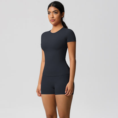 T-Shirt- und Shorts-Set aus der Lavi-Kollektion.