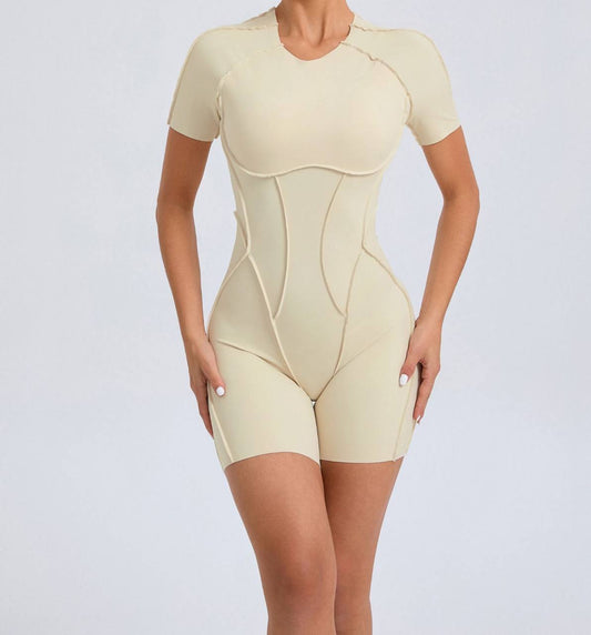 Schicker Shorts-Catsuit (Beige)