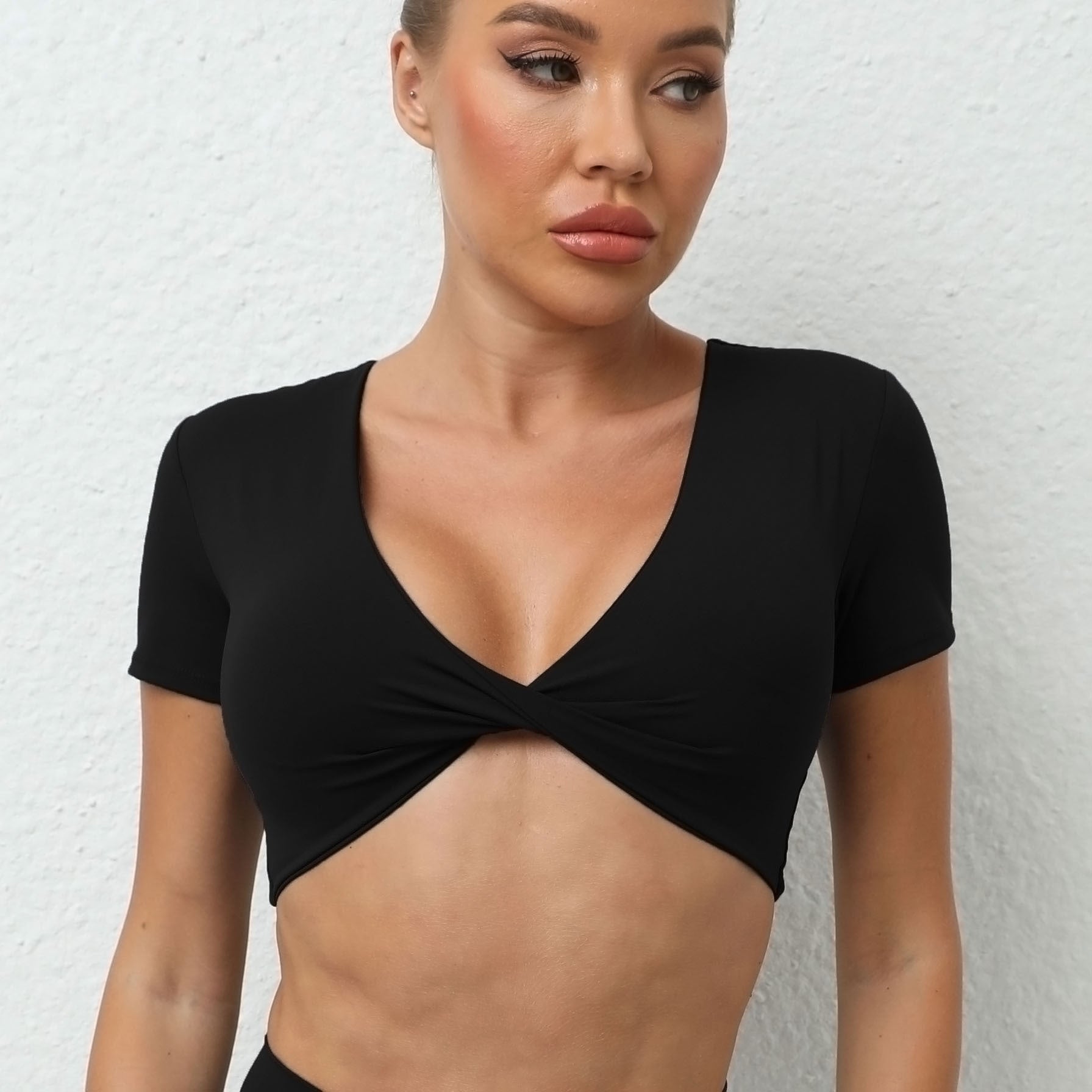 Lavi Gym Sports Crop top Fitness Collection - with Shock-Absorbing Effect Black